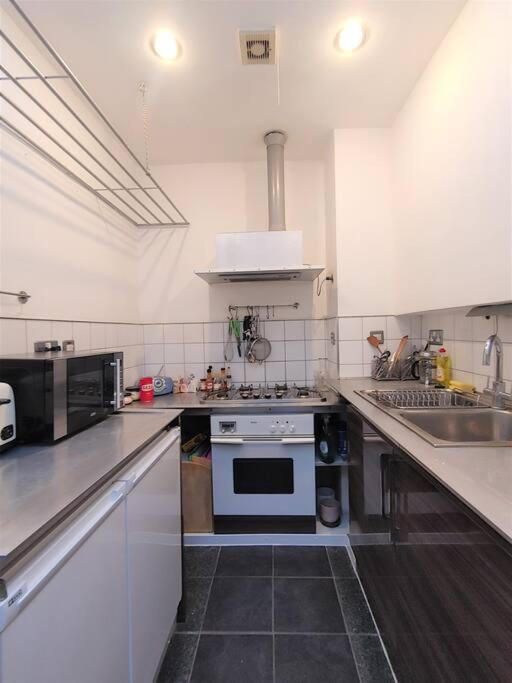Stylish Apartment Near Carnaby Street, Sleeps 4. London Eksteriør bilde