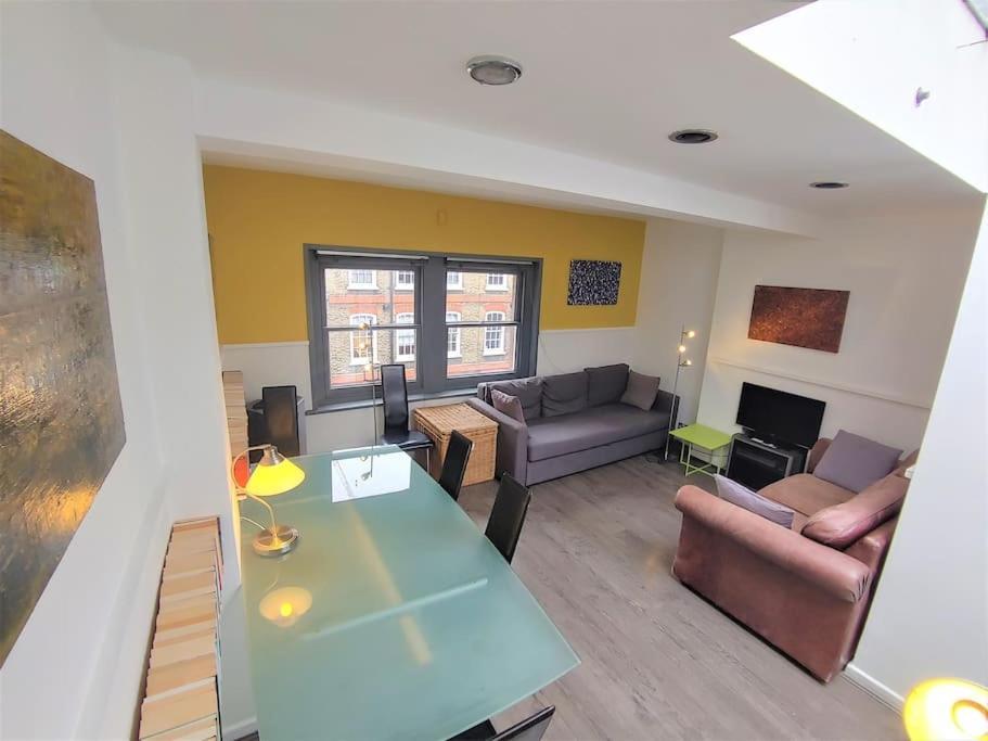 Stylish Apartment Near Carnaby Street, Sleeps 4. London Eksteriør bilde