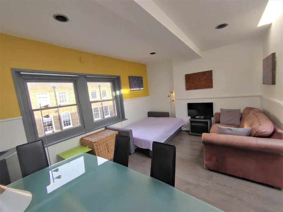 Stylish Apartment Near Carnaby Street, Sleeps 4. London Eksteriør bilde