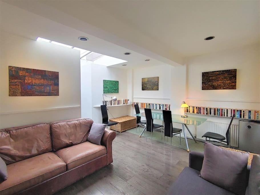 Stylish Apartment Near Carnaby Street, Sleeps 4. London Eksteriør bilde