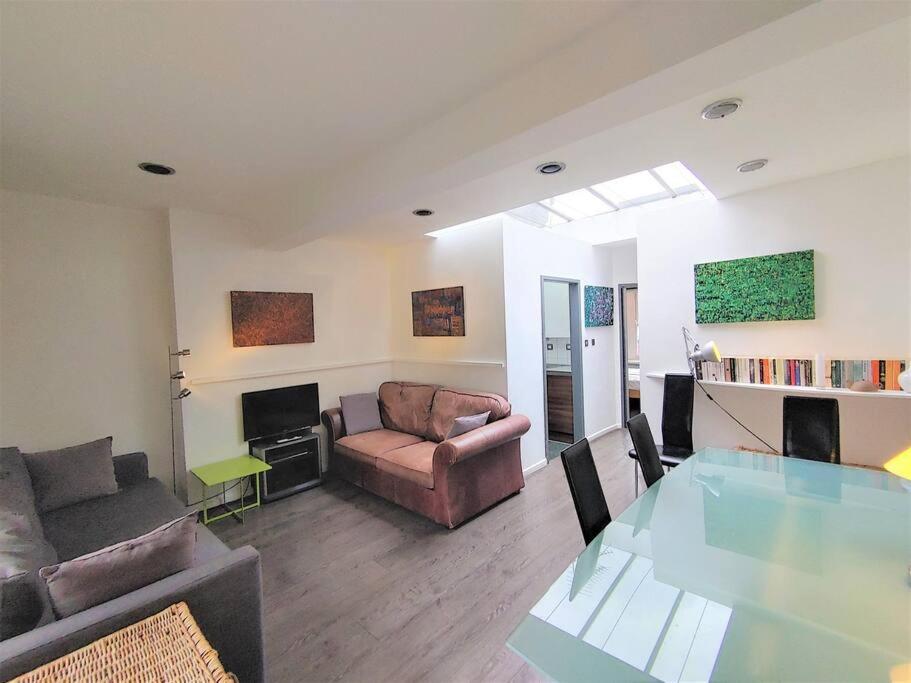 Stylish Apartment Near Carnaby Street, Sleeps 4. London Eksteriør bilde
